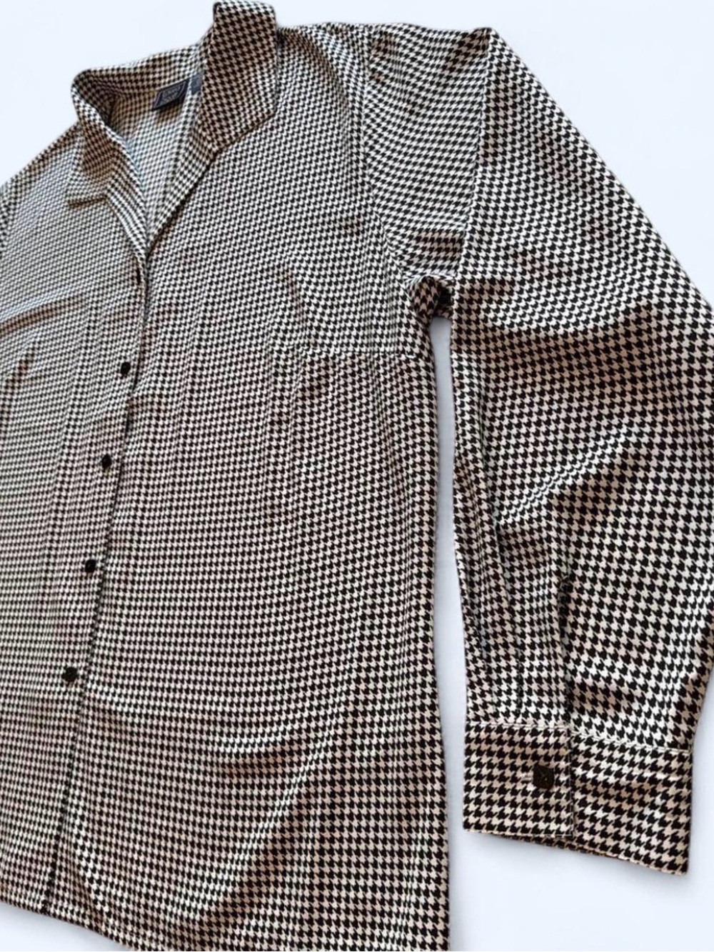 Women’s plus size black/white houndstooth button-up by Laura Scott. Size 22W.